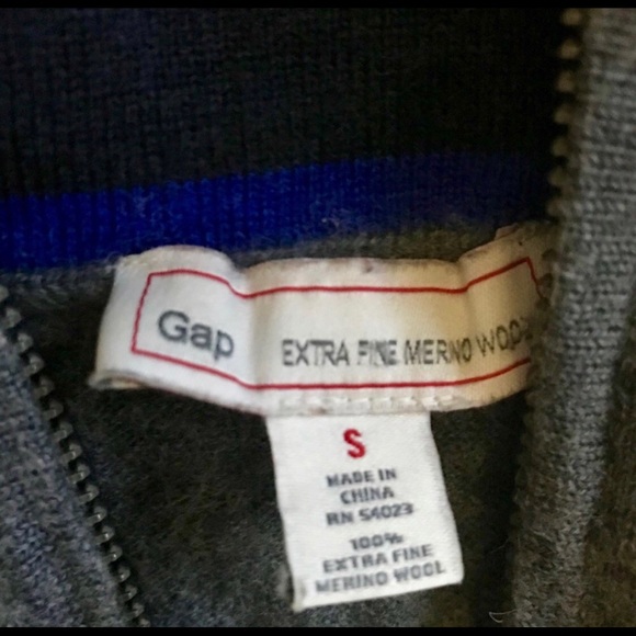 GAP Merino Wool 1/4 ZIP Sweater - Picture 3 of 3